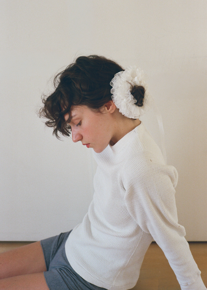 MOON SCRUNCHIE