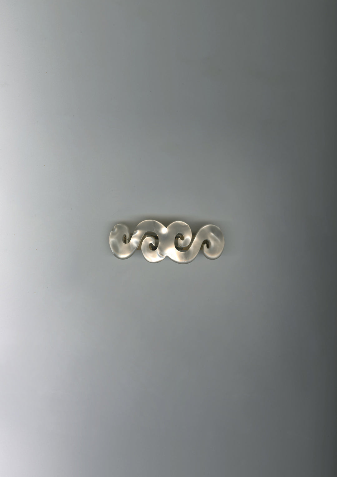 PEARL CHEYENNE BARRETTE