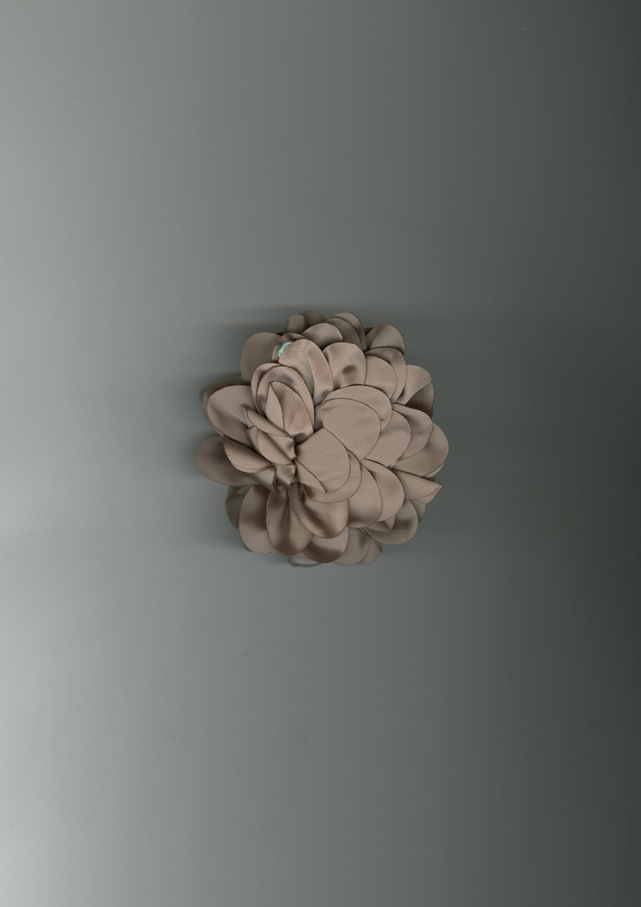 Sand Dahlia Satin Flower Scrunchie – Merrma, handmade in Paris